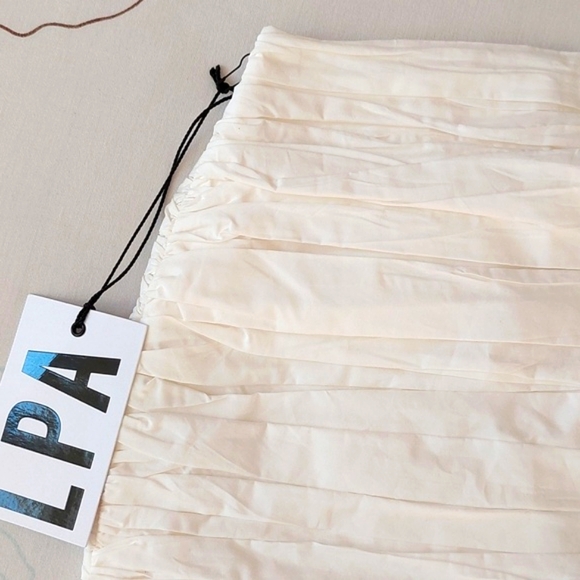 New LPA white mini pleated skirt - Picture 3 of 9